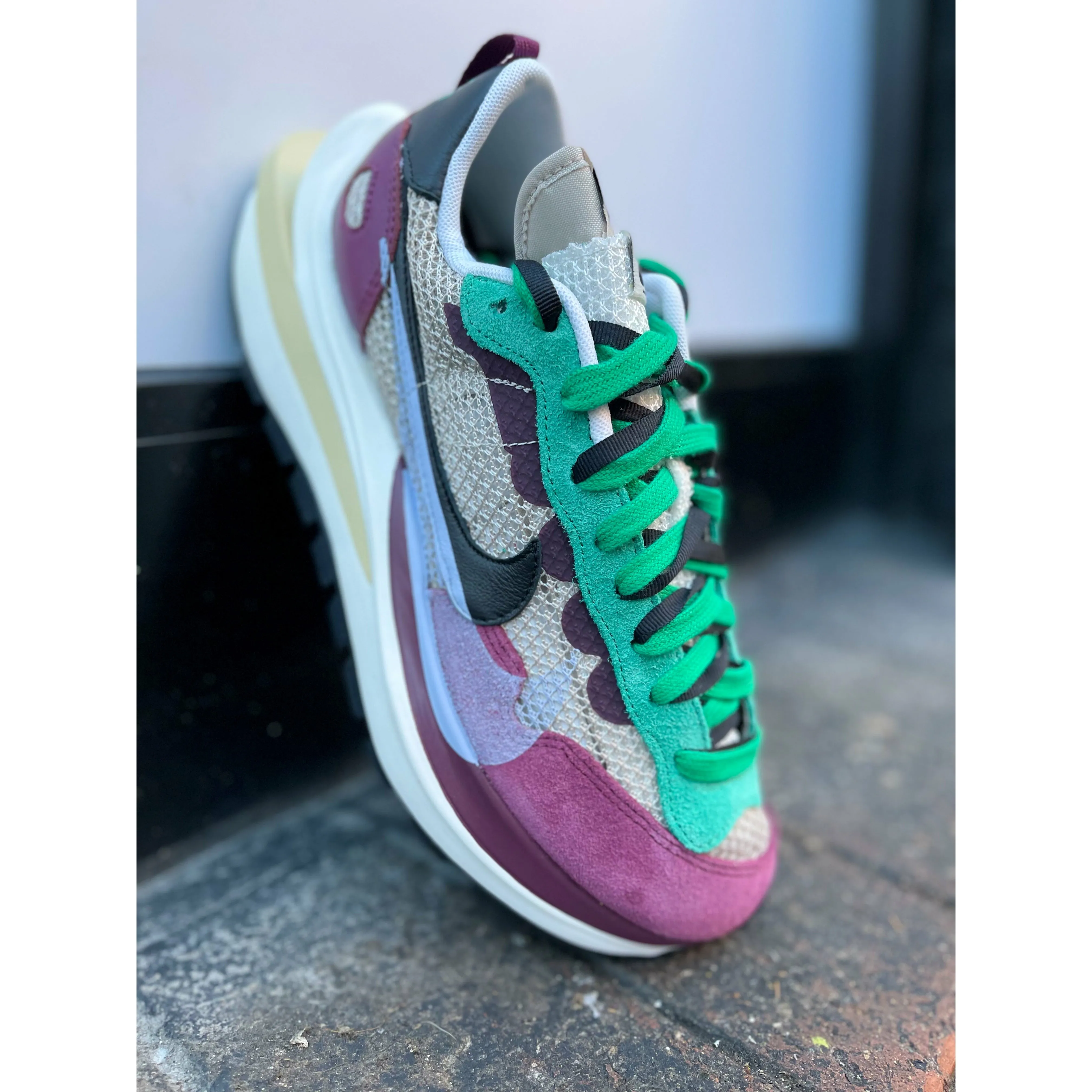 Nike Vaporwaffle sacai Villain Red Neptune Green